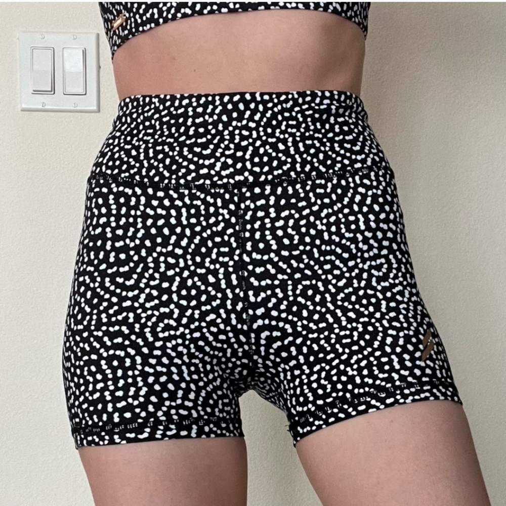 Doyoueven Speckled/Dalmation Workout Shorts Medium